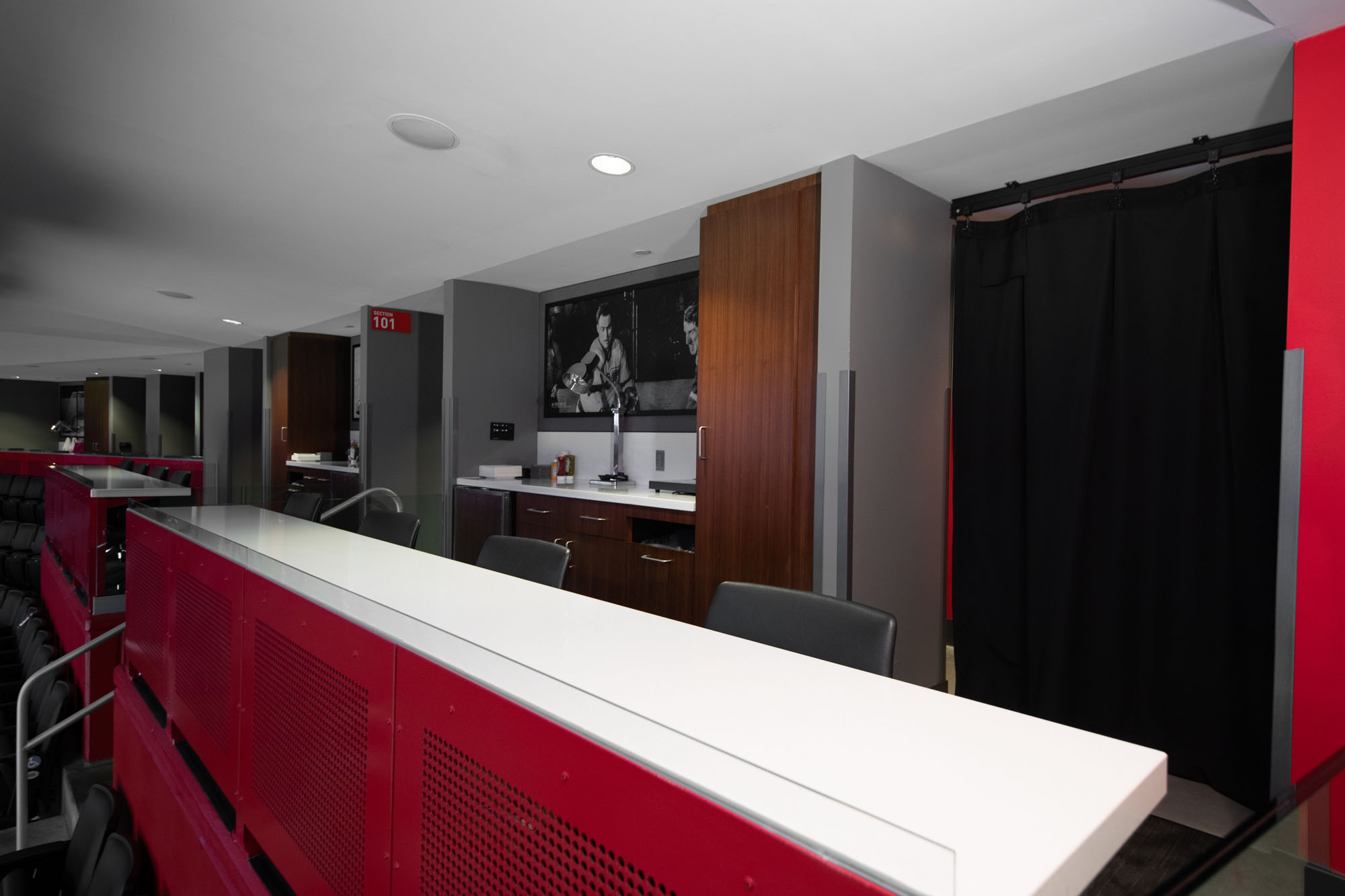 Loge Box